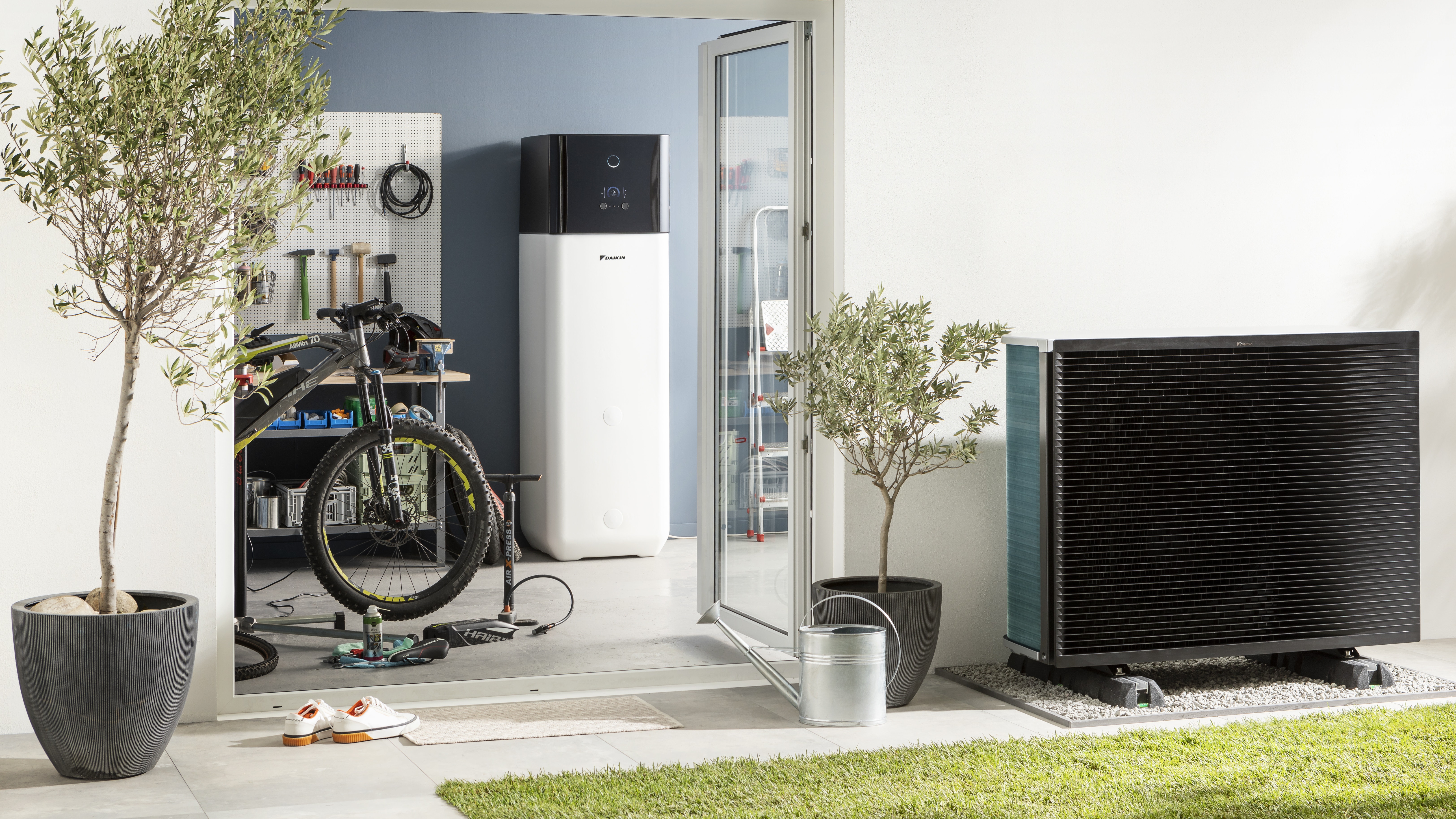 Außen- und Innengerät eines Wärmepumpensystems